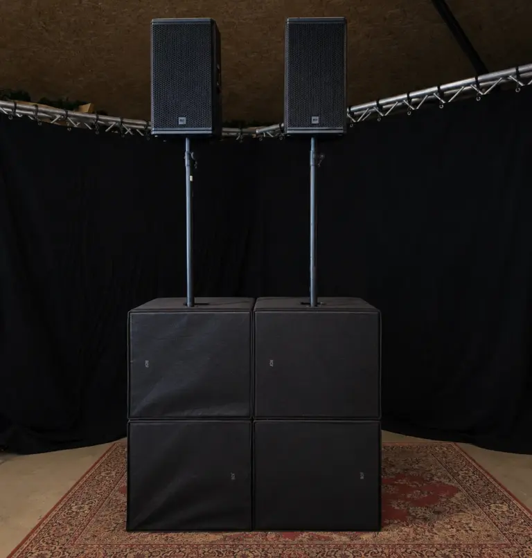 Geluidsset 1.3 met twee RCF KX-32A tops en vier RCF subs, te huur bij dre-events